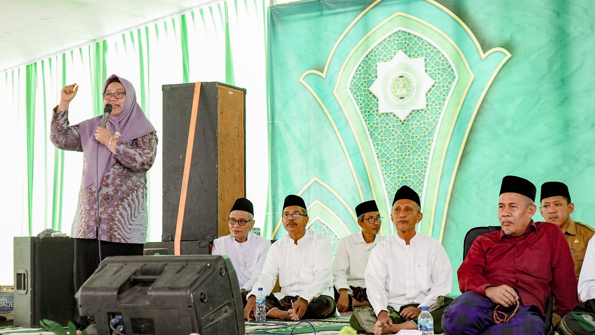 Hadiri Haul Pendidi Ponpes Al Karimi, Bu Min Sampaikan Pentingnya Meneladani Sifat Para Pendahulu